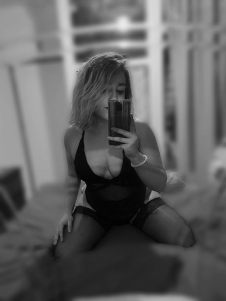 Dann Le n pornstar perfect image