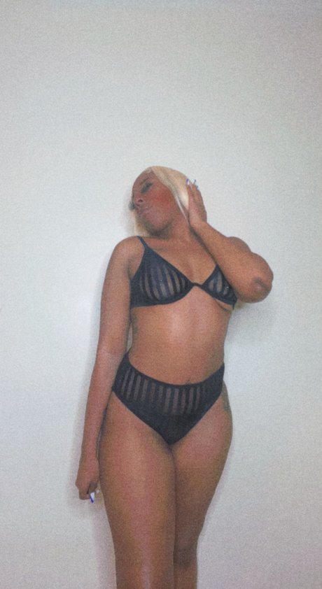 Yummi Baee pornographic star pics