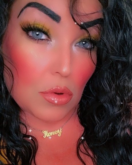 Mia Thomas star adult gallery