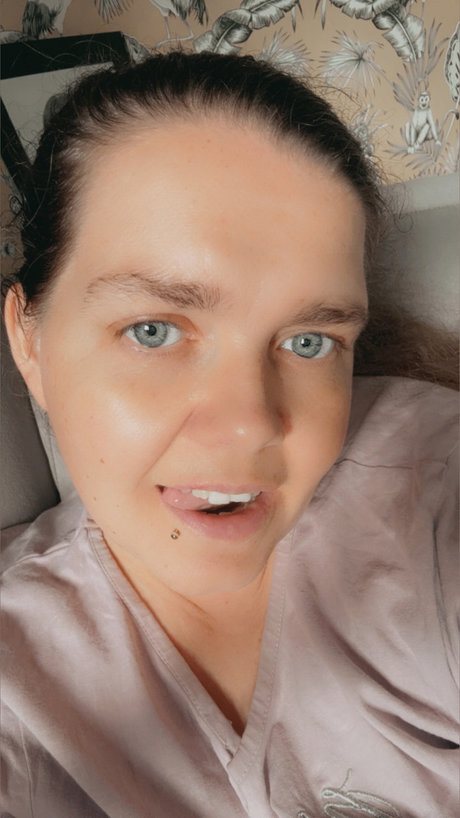 social media influencer onlyfans perfect pictures