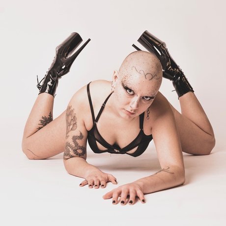 Mx Violet free model pic