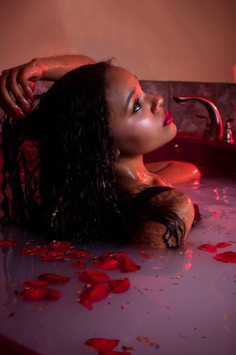 Naj mahal sexy actress image