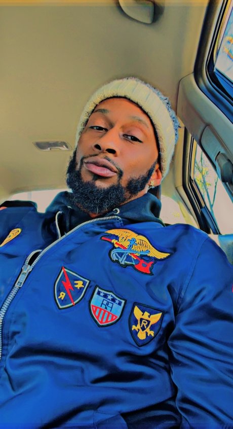 DatBoiTrae model erotic image