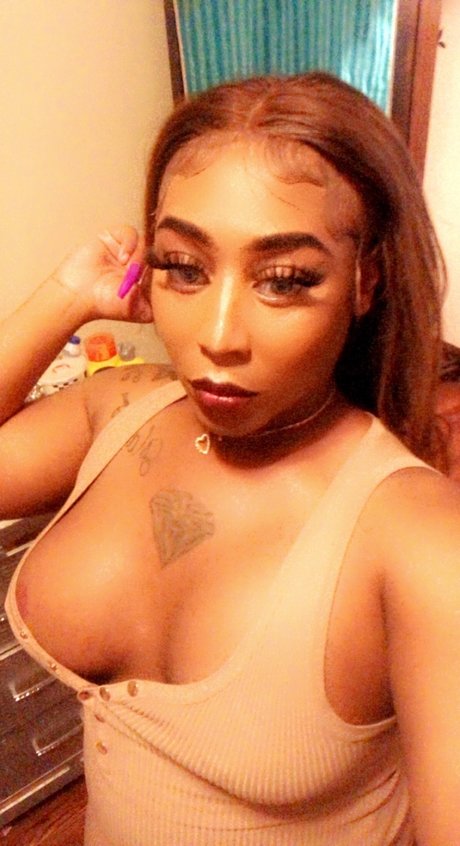 ToxiQ model naked image