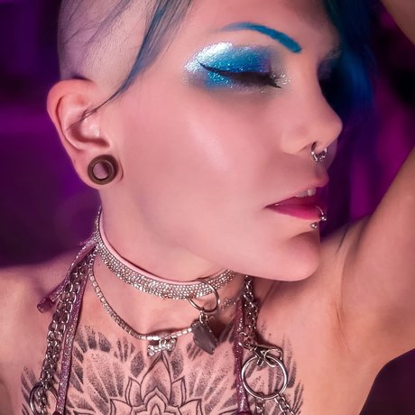 Dementhia sex model photo