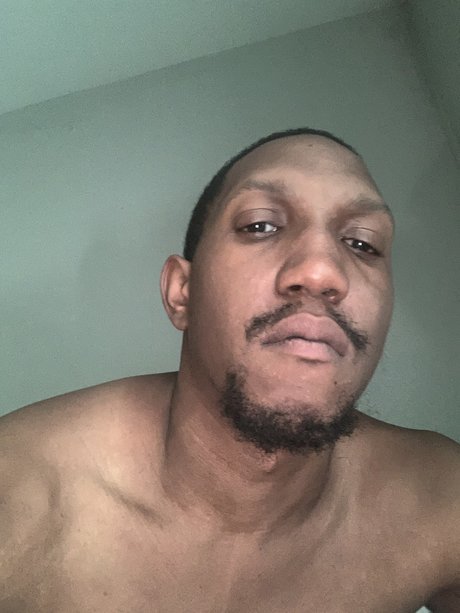 Donovan Riser pornstar pretty picture