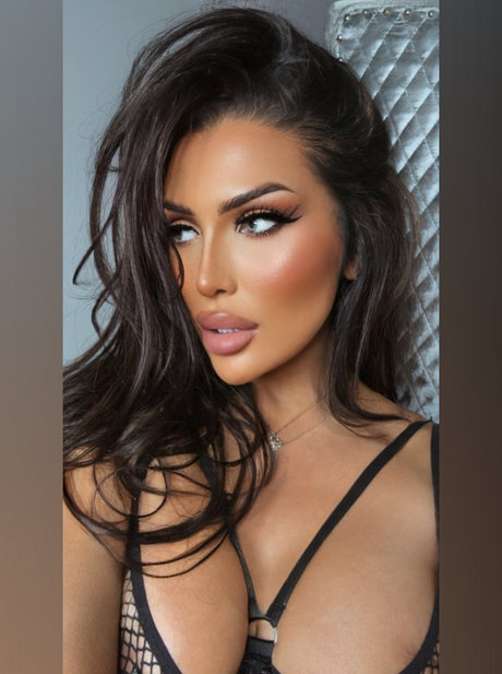 Natalia Loren Free Page adult model photos