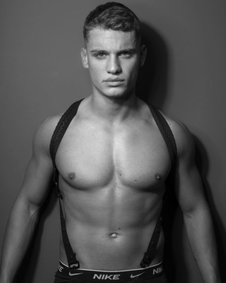 Freegiova high quality model picture