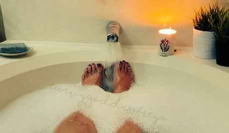 Curvy Goddess Freya_ nudes star photo