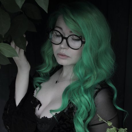 Carame1ine art actress pic