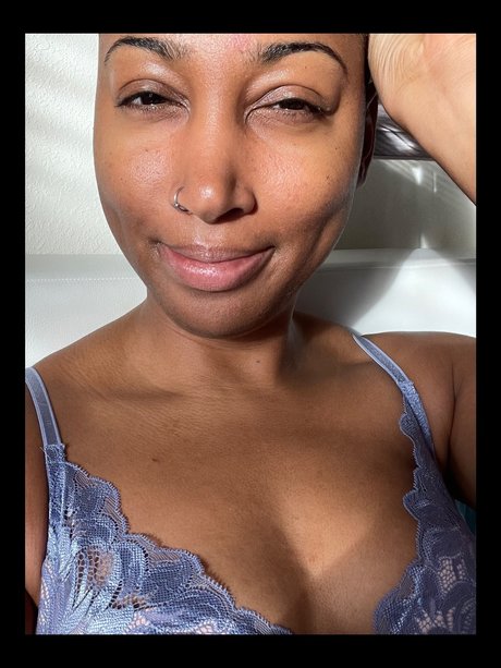 I Play Solo best model image