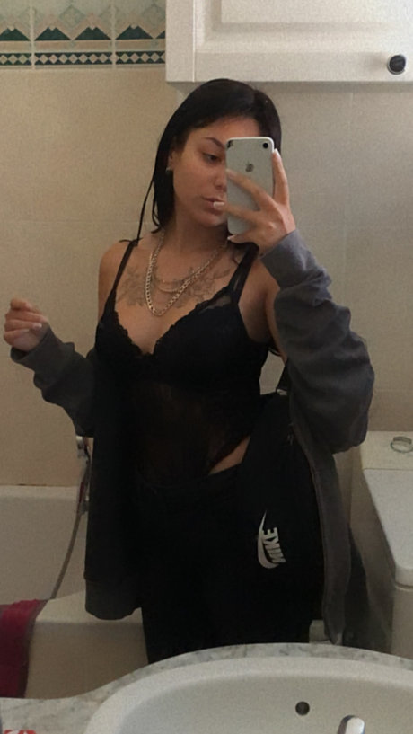 Osna model hot photos