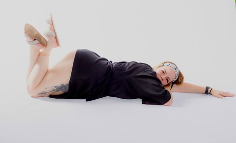 Naughtyy Duchess hot actress picture