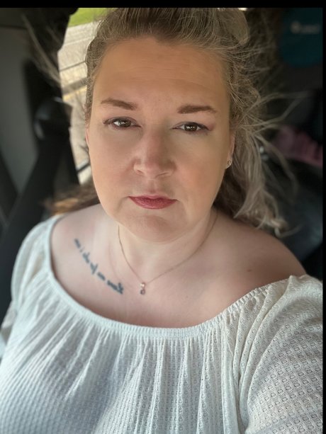 Taylor Lyons erotic actress galleries