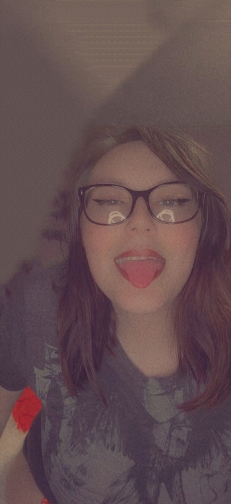 NaughtyNikkiLuv free pornstar photo