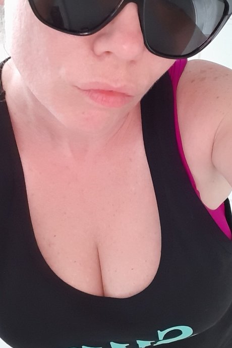 Cplnxtdoor pornstar sexy pic