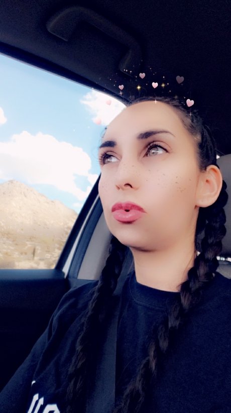 Green Eyed Beauty hd actress picture