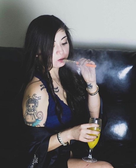 BhadGal Rhe nudes star photo