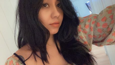 Manzana Canela model pretty pics