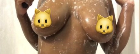 Tharealneisha model naked picture