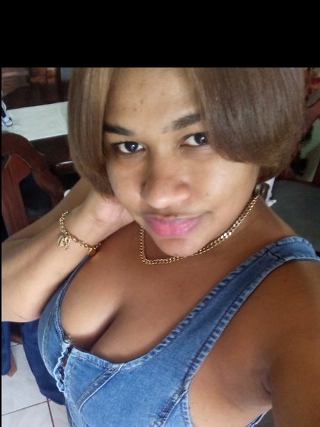 Ruth Esther pretty star pic