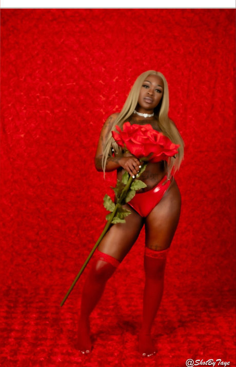 Candyladi_ naked actress image