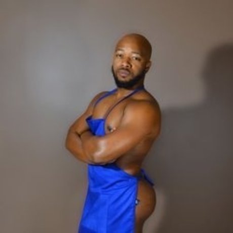 NAKED CHEFF DEE hd model pics