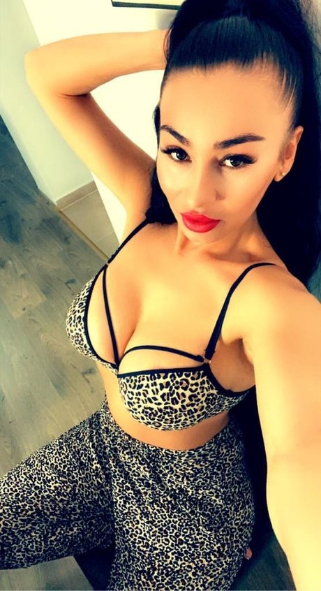 Helen Star nude star img