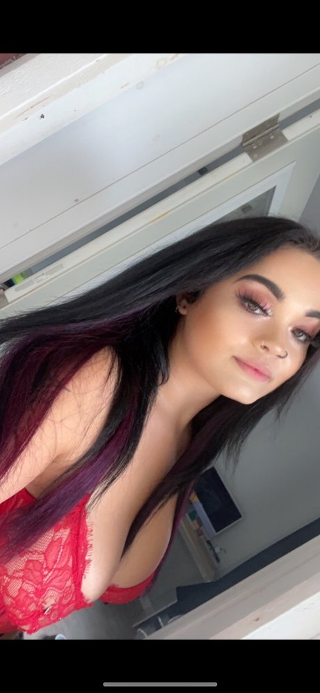 Nickynin beautiful actress pics