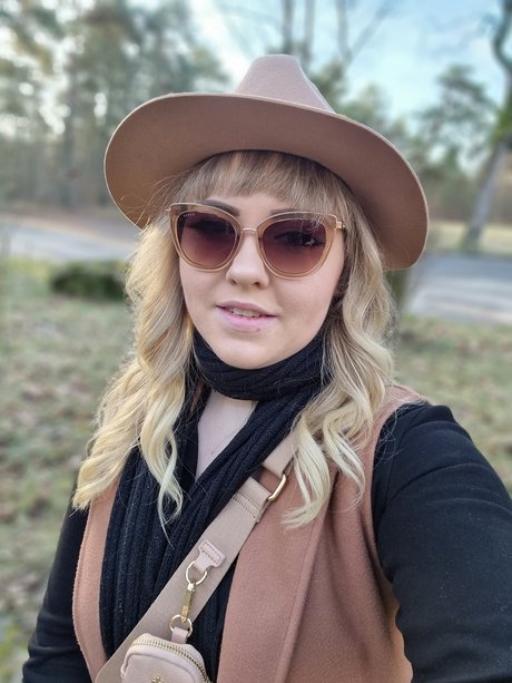 NickyOnFire model free pictures