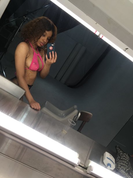 NevaehRiice model free pictures