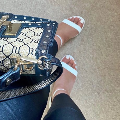 AngelWhiteToes sexy star image