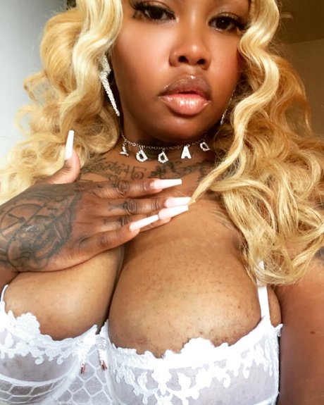 Bambi Knowles nude model gallery