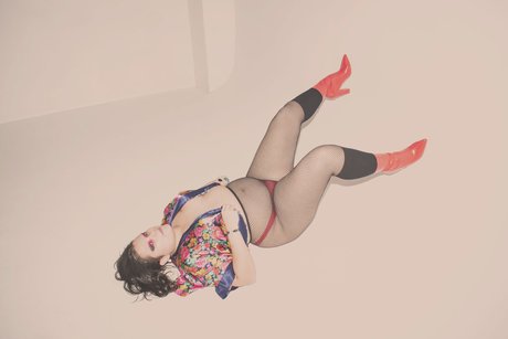 Bee Riot exclusive actress picture