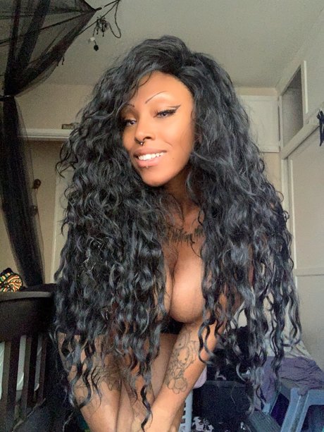 Nikki Nuit beautiful star photos