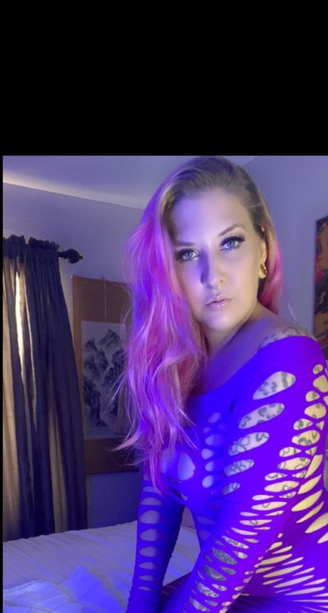 Nikki Pinx sexy actress images