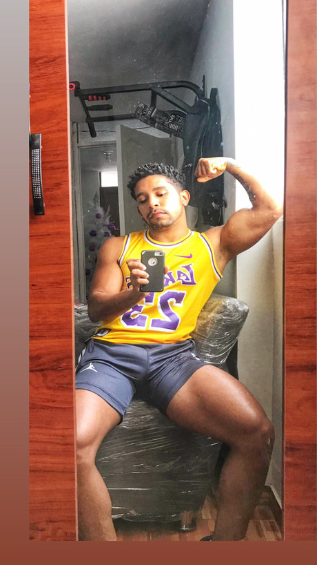 Yeisser Sanchez erotic model image