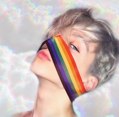 Danny Carlow naked star img