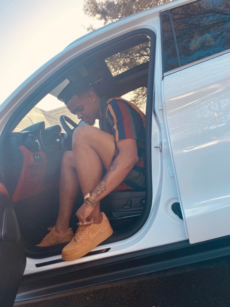 Muney pornographic model image