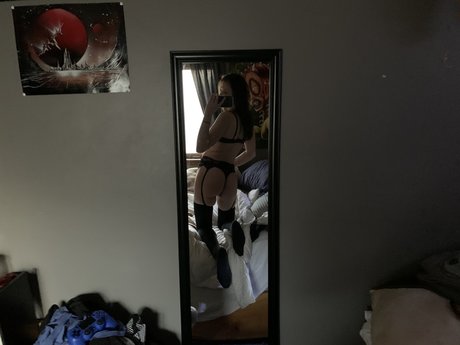 Daddys Devil star nude photos