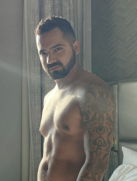 Nio H erotic pornstar archive