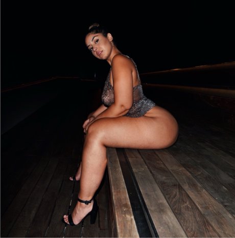 Niloo pornstar hot image