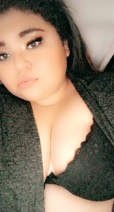 Nikole Marie model top img