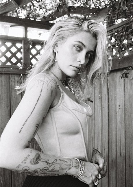 Paris Jackson naked star images
