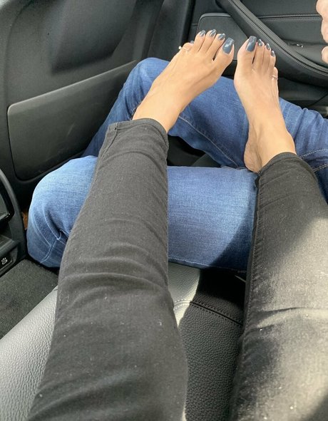 pujaprettyfeet best model picture