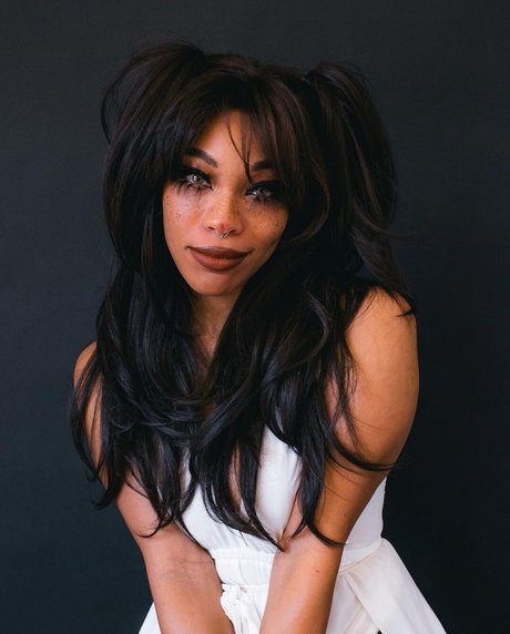 Kiera Please pretty model galleries