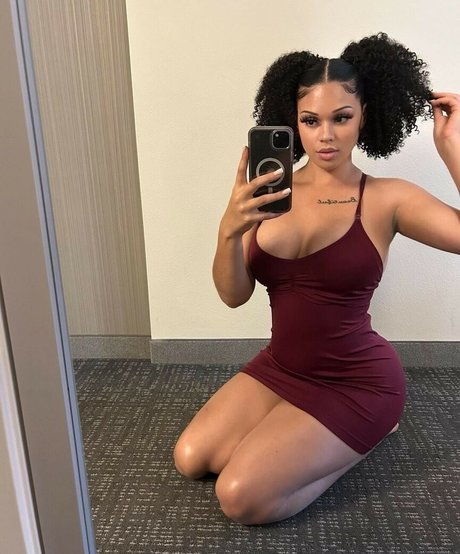 msceejayysimonn model perfect photo