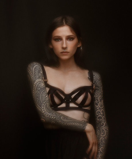 Noemie Doragon star art galleries