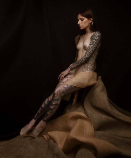 Noemie Doragon model naked images