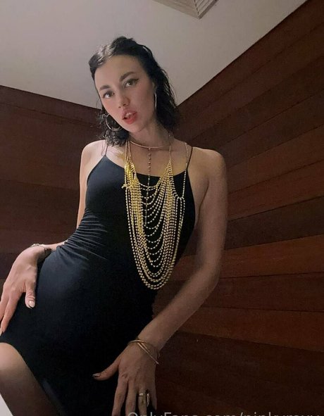 pinkyroxy star sexy photos